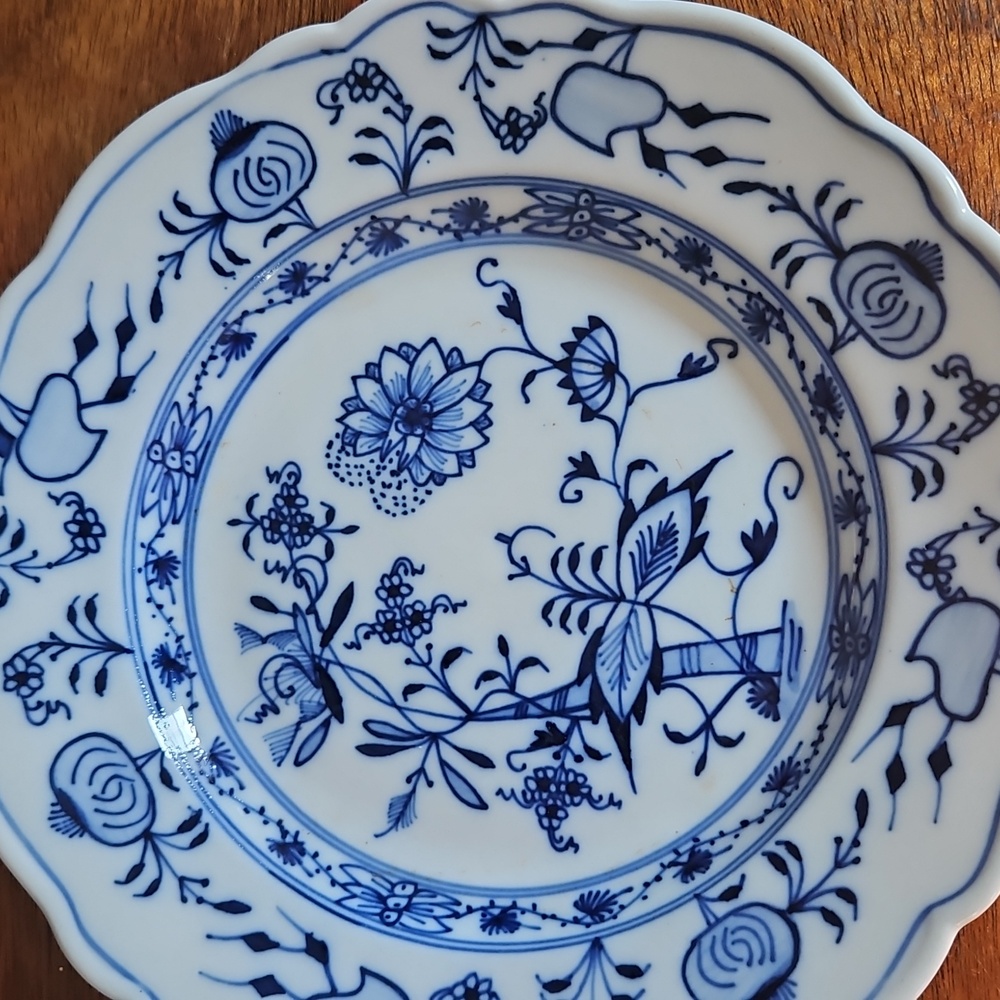 Blue and White Meissen Blue Onion Floral Porcelain Salad Plate. - Picture 2 of 5